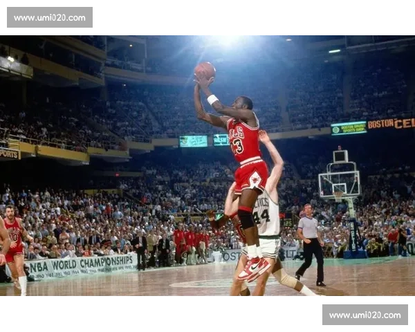 通过乔丹比赛录像解读篮球之神巅峰技艺与精神传承之路全景回顾史